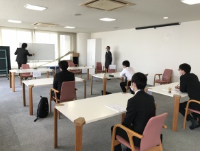 社長の講話にくぎ付けです